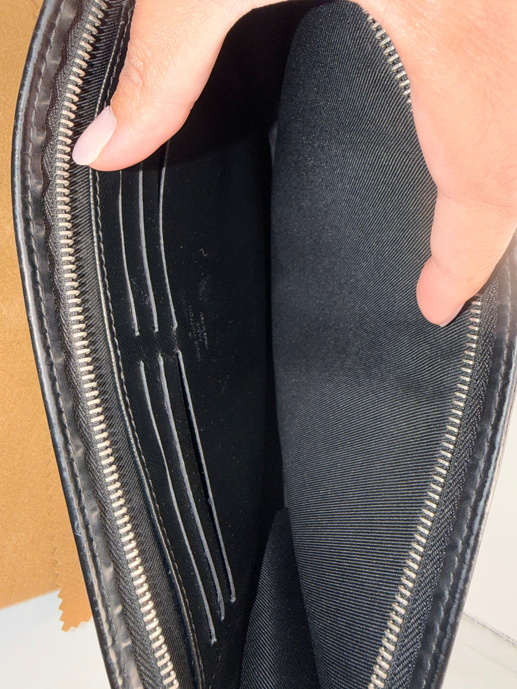 Louis Vuitton pocketed voyage mm 26