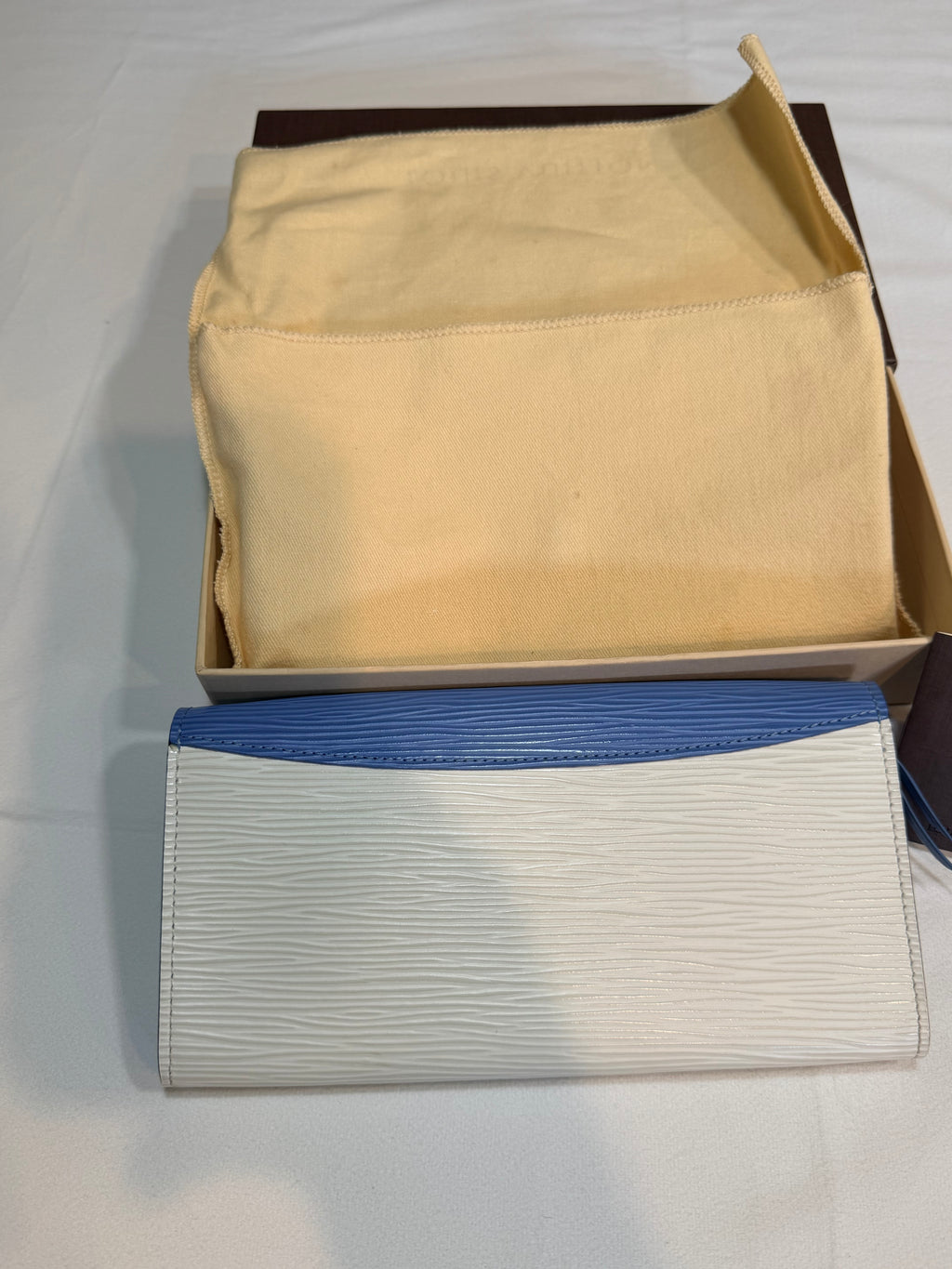 Louis Vuitton Blue/White Epi Leather Emilie wallet 40