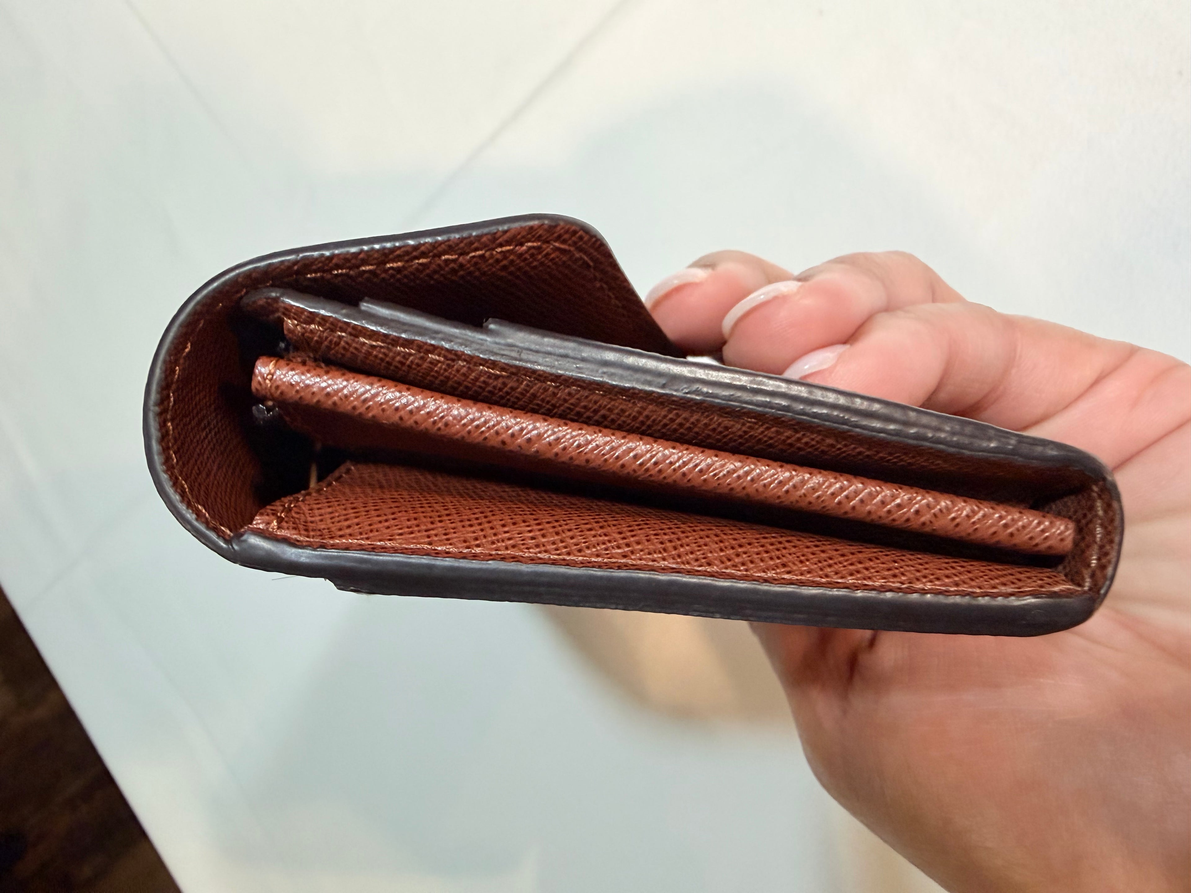 Lv monogram Sarah wallet 48