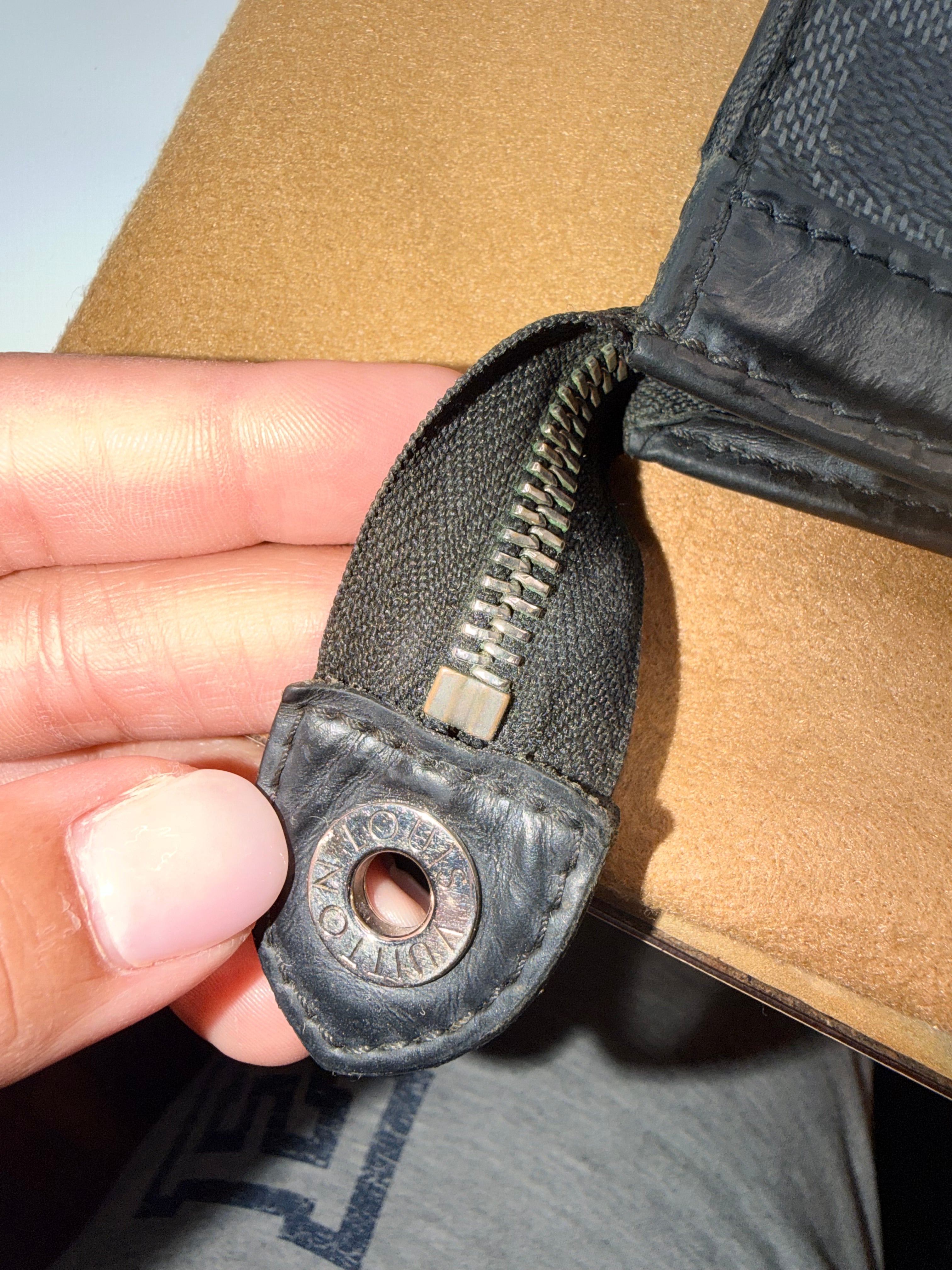 Louis Vuitton pocketed voyage mm 26