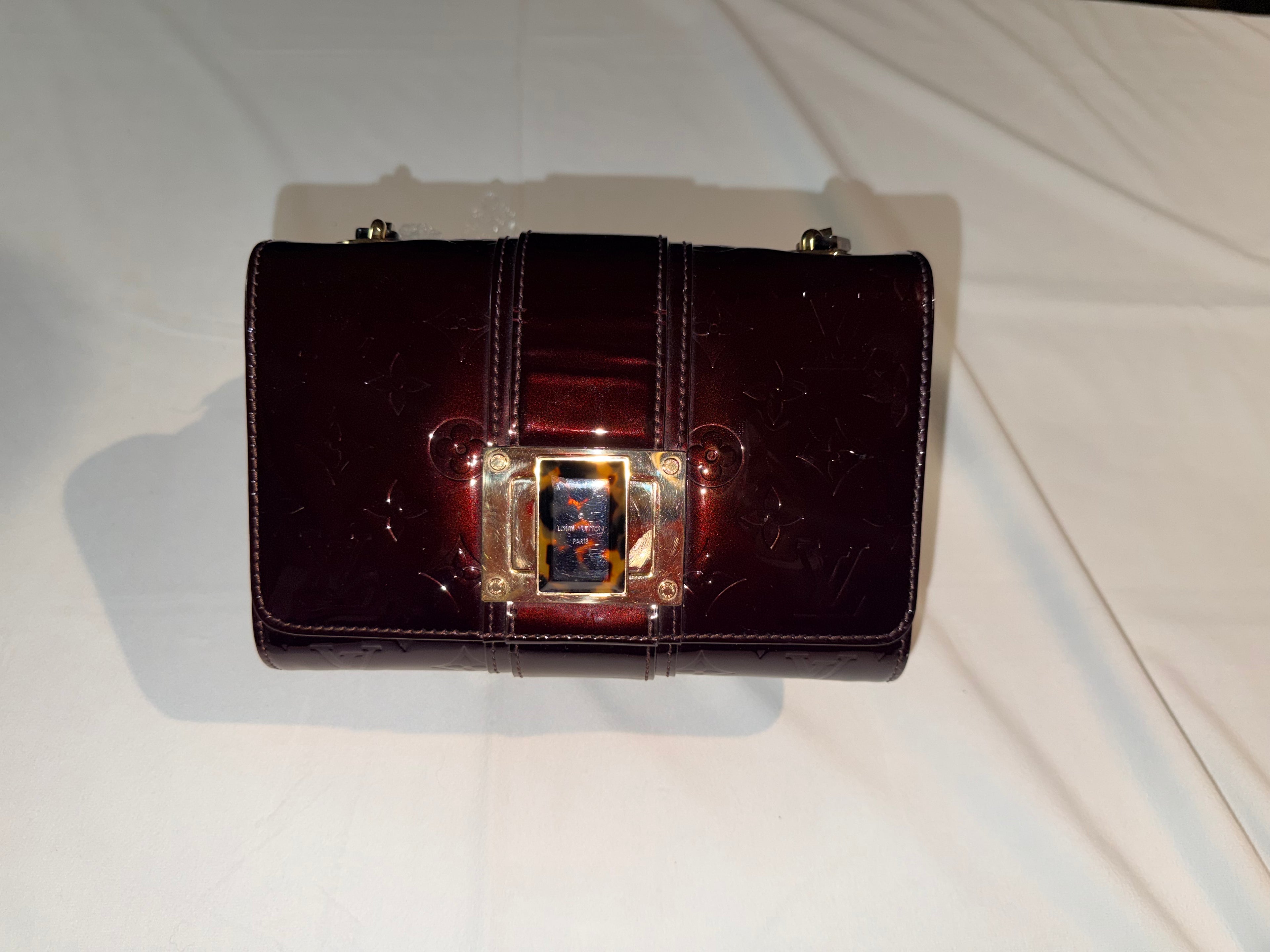 Louis Vuitton Auvergine Amarante Vernis Monogram Vermont Avenue Flap Bag 21