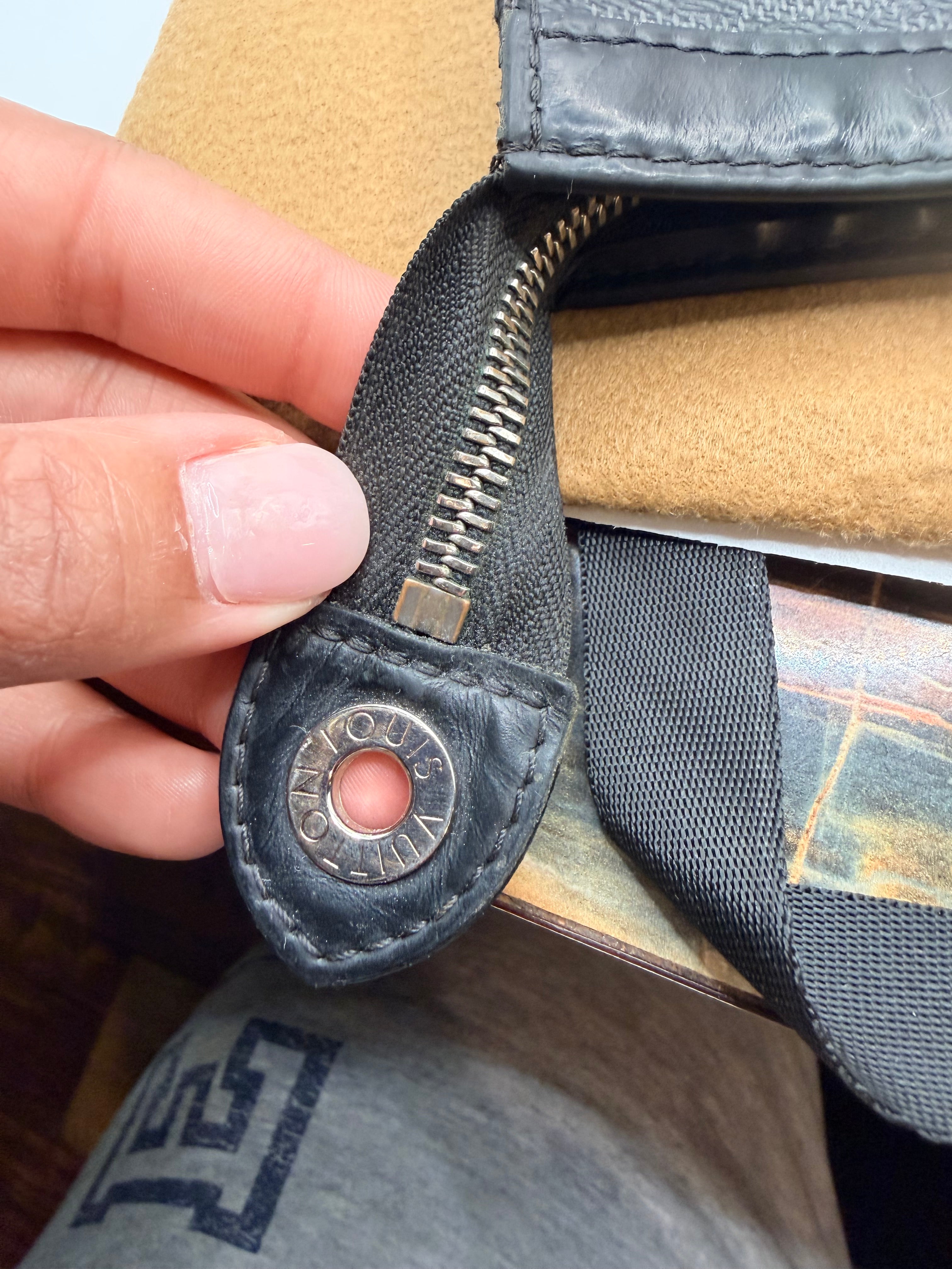 Louis Vuitton pocketed voyage mm 26