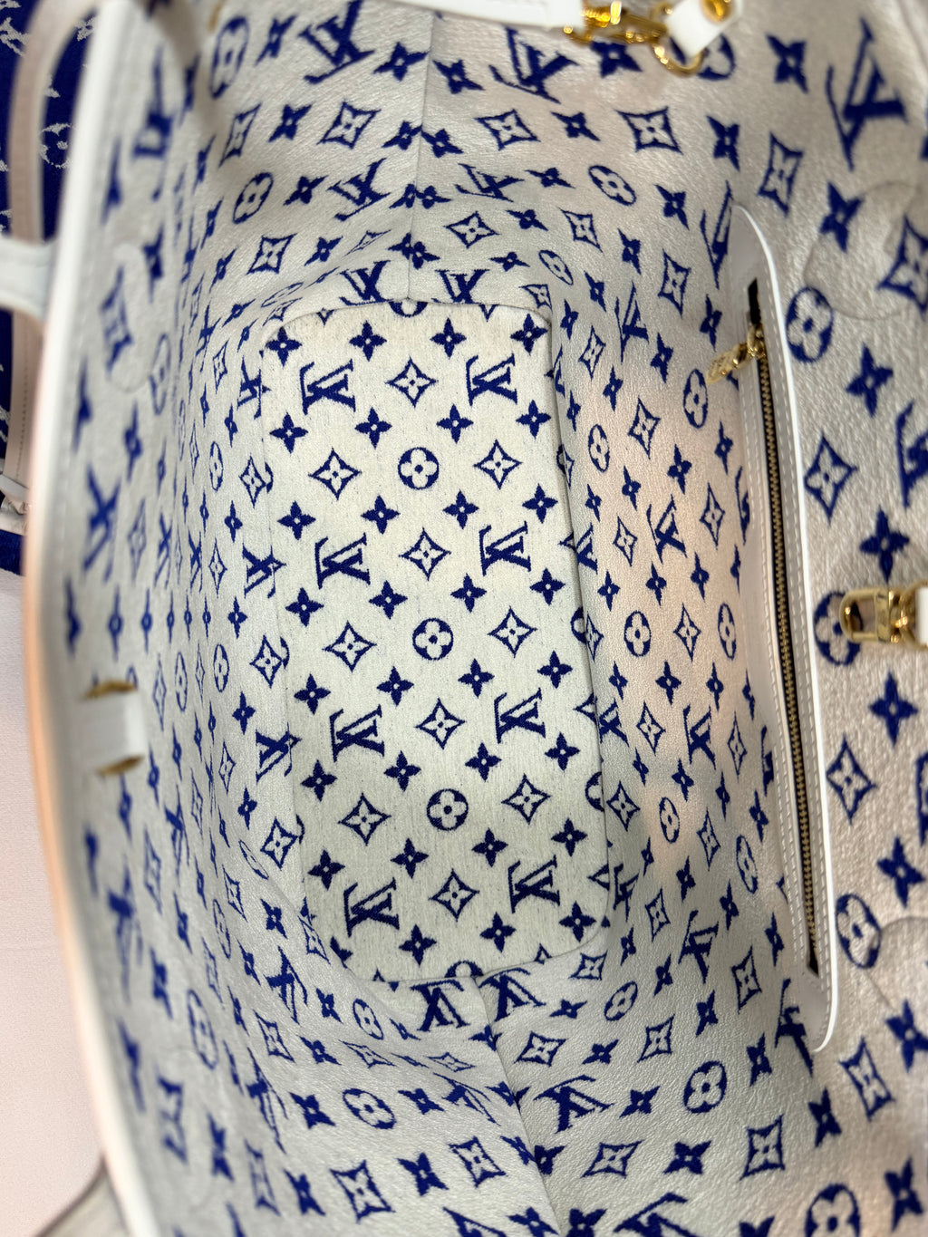 Louis Vuitton LV Match Neverfull MM Tote Bag in Blue Monogram Jacquard Velvet 59