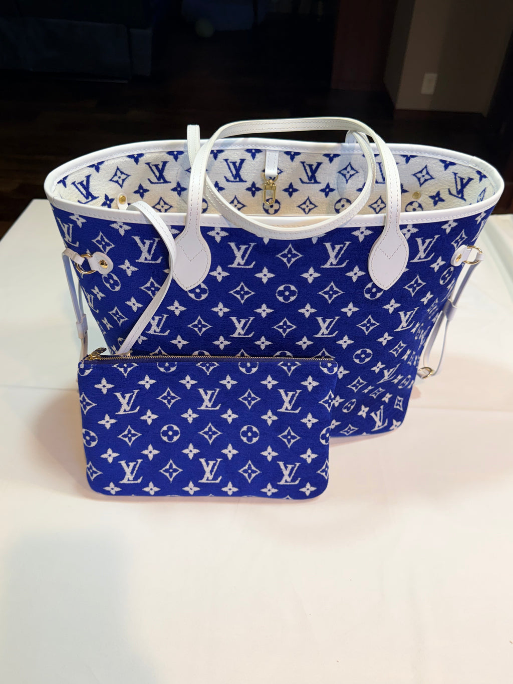 Louis Vuitton LV Match Neverfull MM Tote Bag in Blue Monogram Jacquard Velvet 59
