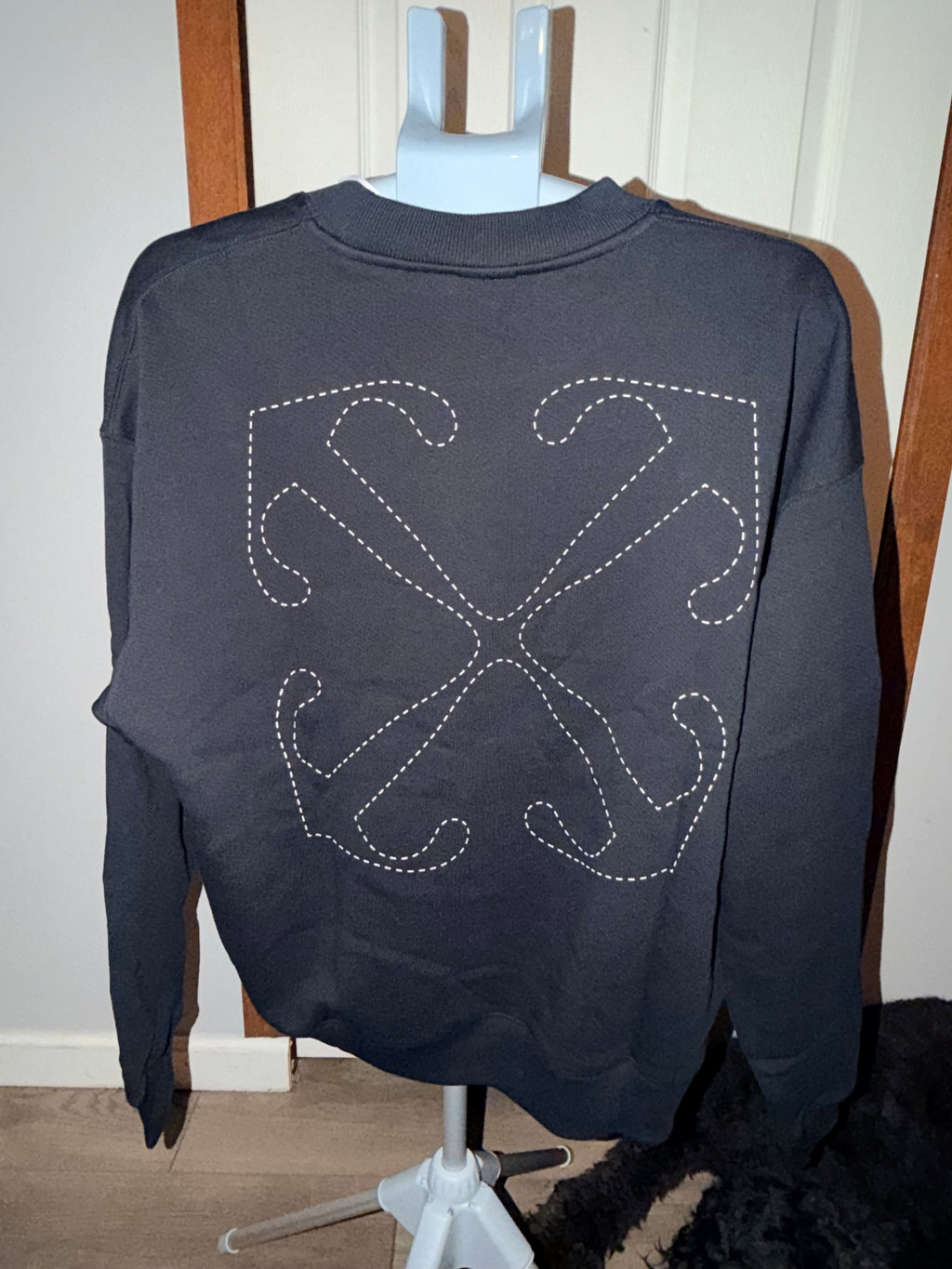 off white dotted arrow diagonal skate crewneck 37